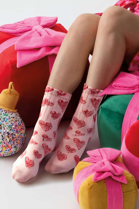 Rosa kammade bomullsstrumpor med vintagehjärtmönster