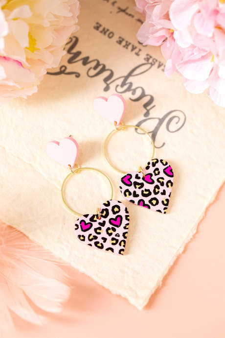 Boucles d'oreilles pendantes à double cœur léopard rose doré BH014741-P10