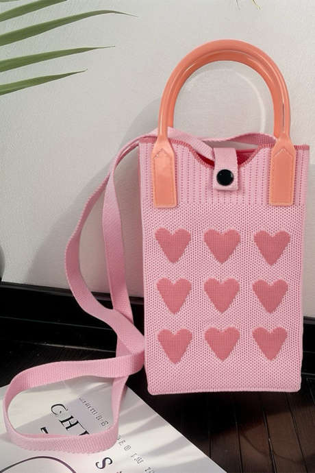 Сумка на одно плечо с розовым узором в виде сердечек