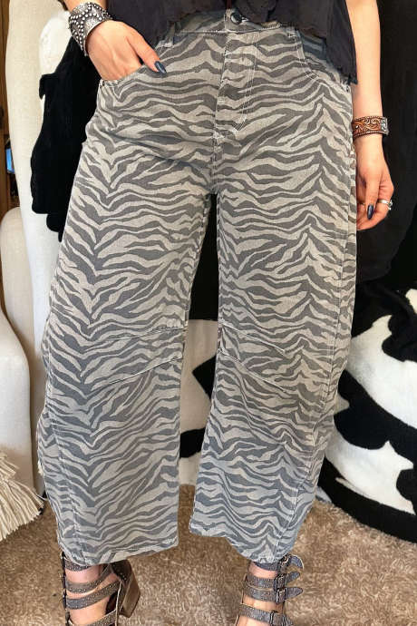Gray Retro Zebra Striped Print Plus Size Barrel Jeans
