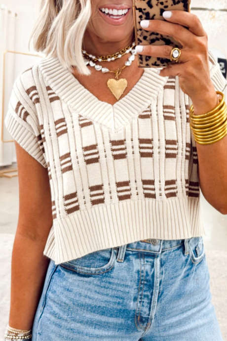 Colete de tricô cropped com decote em V e textura geométrica contrastante branca