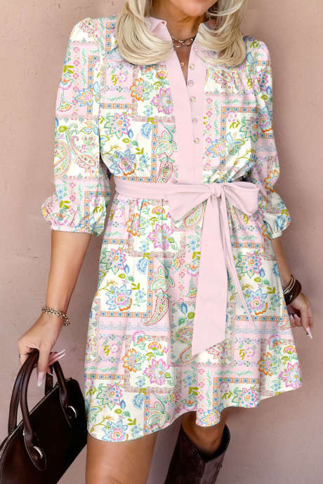 Roze boho mini-jurk met bloemenprint, kleurblokken en halve knoopsluiting en ceintuur