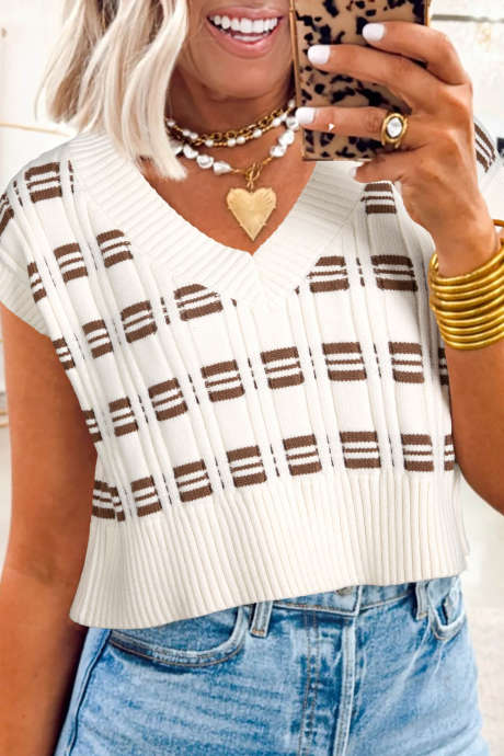 Biały kontrastowy, geometryczny, teksturowany sweter z dzianiny z dekoltem w serek i skróconą kamizelką