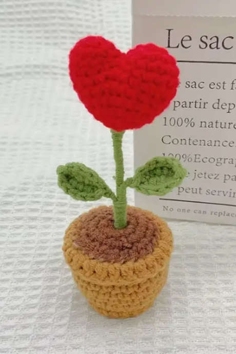 Eldröd söt hjärta virkad krukväxt heminredning