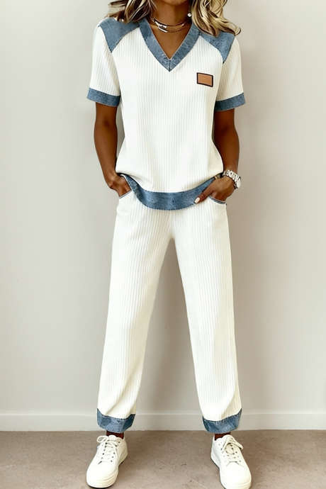 Witte denim patchwork T-shirt met wafelstructuur en contrasterende details, V-hals en bijpassende broek, 2-delige outfit