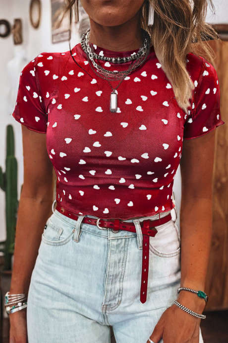 Czerwony, wyścigowy top z siateczki z nadrukiem w serca i krótkim rękawem