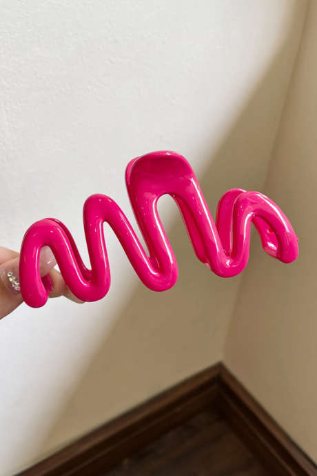 ローズレッドチャンキーウェーブアクリルヘアクリップ