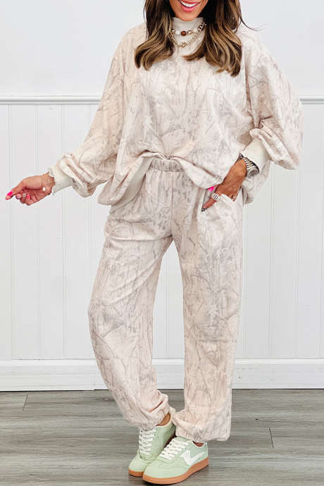 Kakifärgade joggingbyxor med kamouflagemönster