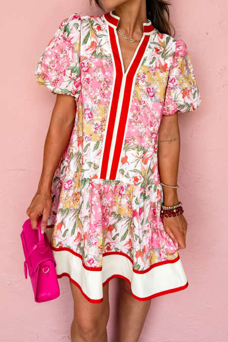 Vaaleanpunainen väriblokkikukkakuvioinen kontrastireunainen V-pääntie-röyhelöhelmaminimekko