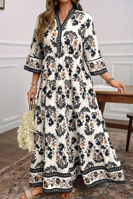 Czarna sukienka maxi w dużym rozmiarze z nadrukiem kwiatowym, kontrastowym wykończeniem i dekoltem w serek oraz rękawami 3/4