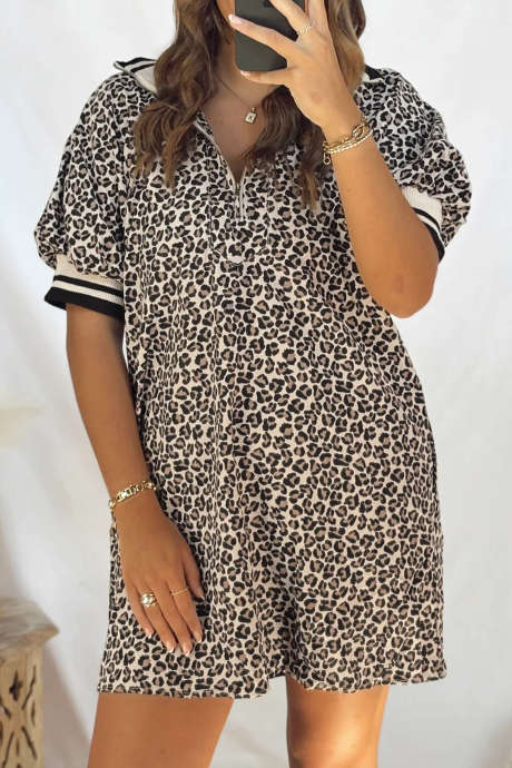 Khakifärgad leopardmönstrad miniklänning med dragkedja och randig vävd lapptäcke