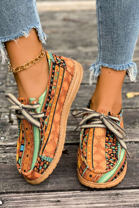 Sinapinväriset etniset taiteellisen kuvion nauhalliset mukavuusloaferit