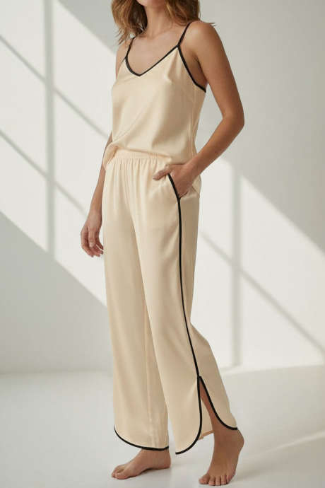 Morelowy komplet spodni wypoczynkowych z dekoltem w serek i kontrastowym wykończeniem