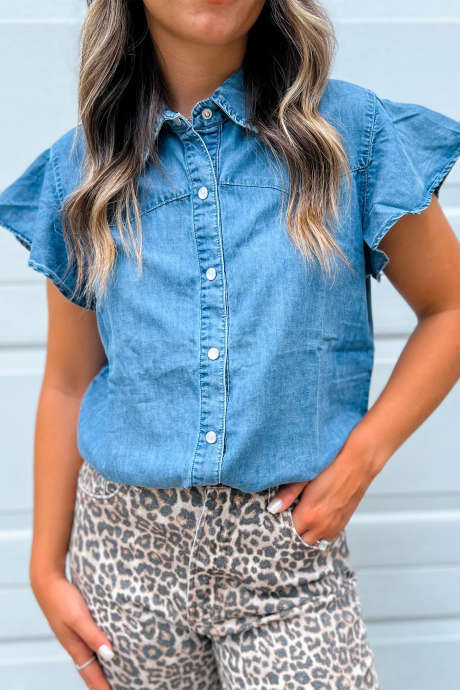 Chemise en jean bleu crépuscule à manches courtes et volants