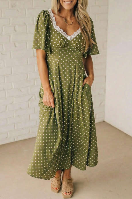 Grünes Maxikleid mit Polka-Dot-Print, Spitzenausschnitt und geraffter, hoher Taille