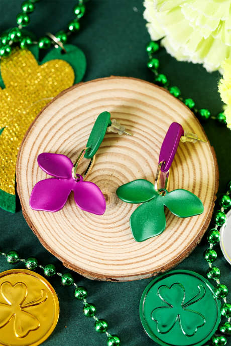 Zielone asymetryczne kolczyki z motywem kwiatów na Dzień Świętego Patryka BH014767-P9