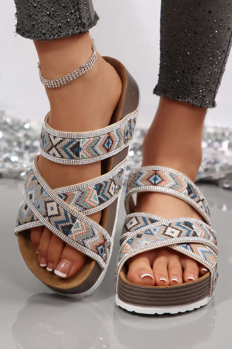 Černá barva, kmenové geometrické zdobené kamínky, ramínkové duté pantofle na platformě BH024170-P202