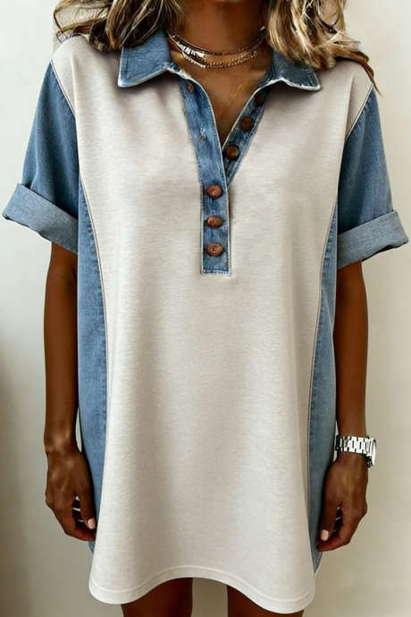 Sukienka-tunika z jasnoszarego denimu w bloki kolorów, z guzikami i kołnierzykiem polo