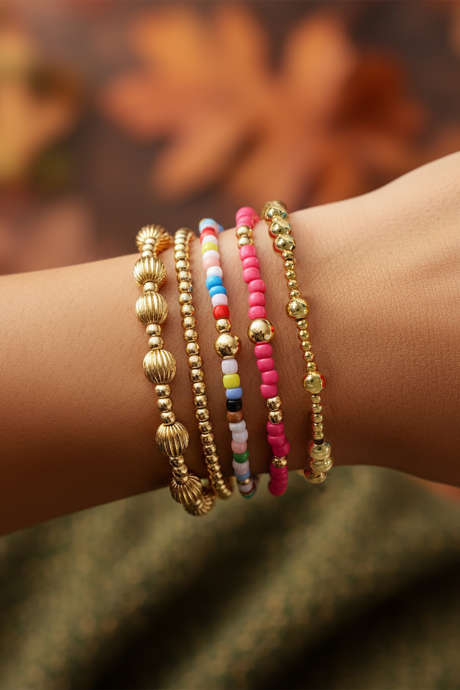 Zestaw 5 złotych bransoletek elastycznych z koralikami, z możliwością układania w stosy, BH014700-P12