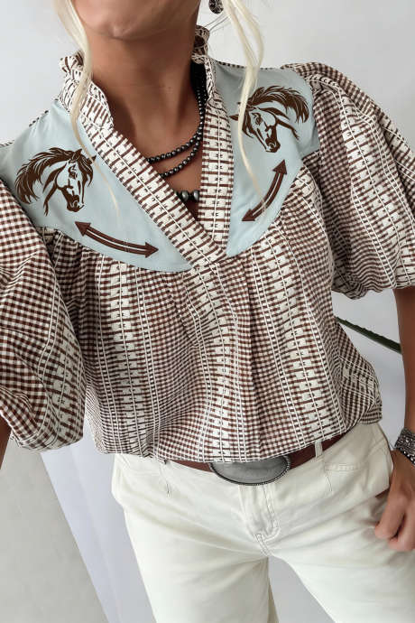 Ruskea lännenponi-kirjailtu yoke-puffhihainen ruudullinen pusero