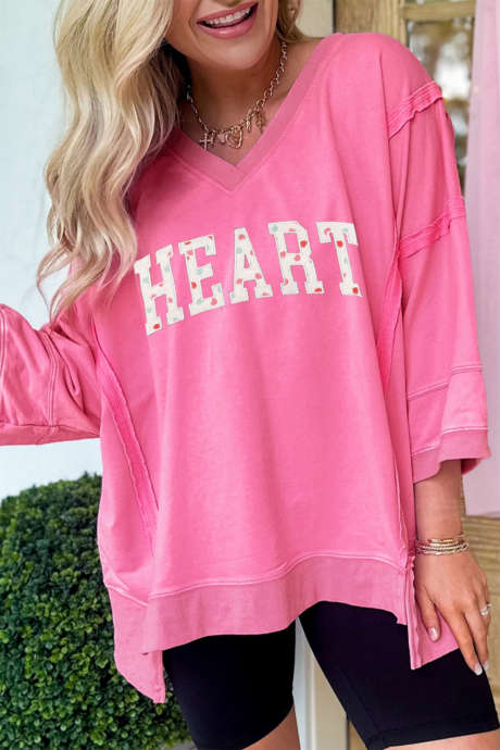 Luźny sweter typu oversize z ozdobnym surowym szwem i dekoltem w serduszko