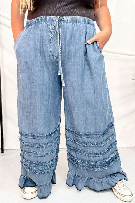 Pantalon en jean grande taille à jambes larges, ourlet brut et volants bleu crépuscule