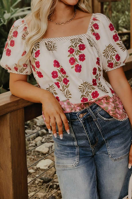 Biała bluzka z kontrastowym kwiatowym nadrukiem i paskiem, z kwadratowym dekoltem