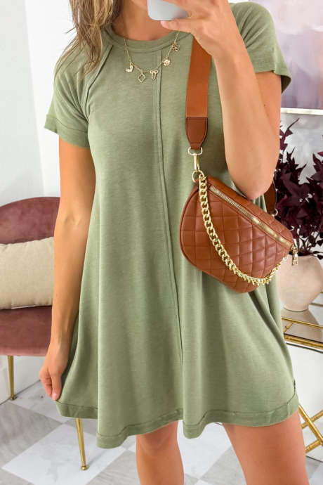 Trávově zelené jednobarevné minišaty s detailem surových švů