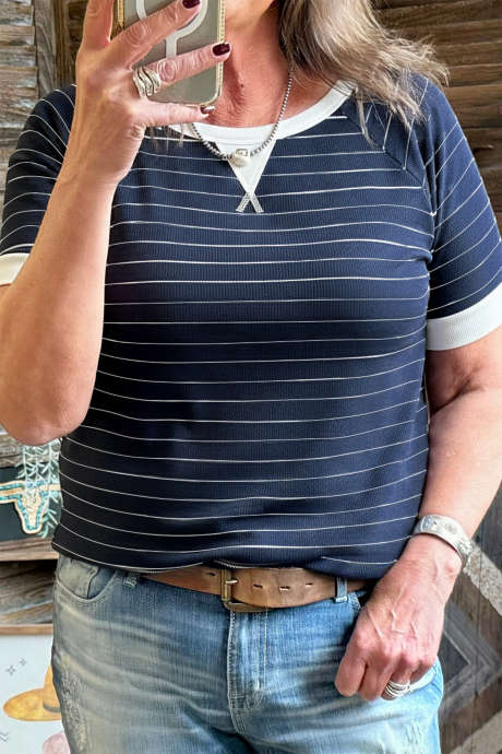 Blå randig kontrastkant ribbad t-shirt i plusstorlek