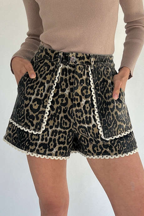 Khaki Contrast Scalloped Lace Trim Leopard Denim Shorts LC7832297-P1620