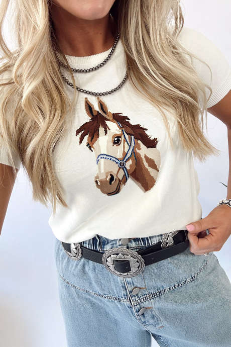 Bel pulover s kratkimi rokavi z vzorcem divjega zahoda in konjske glave