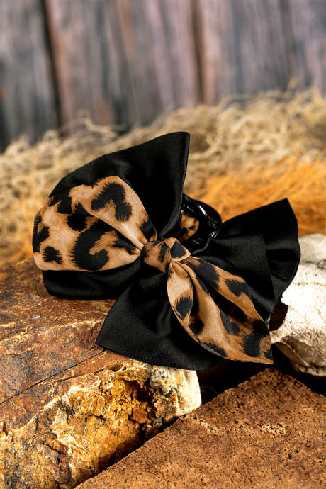 Spinka do włosów z podwójną kokardką w kontrastowym kolorze z motywem tajskiego curry i lamparta