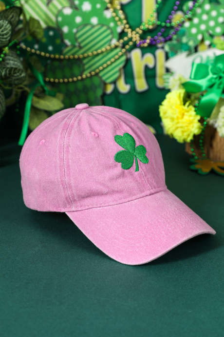 Różowa czapka baseballowa z haftowaną koniczyną św. Patryka