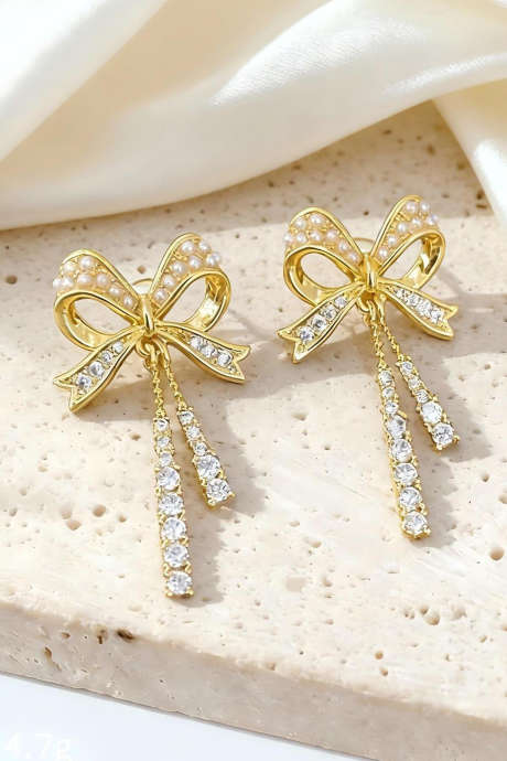 Kolczyki ze stopu złota z perłami i kryształkami