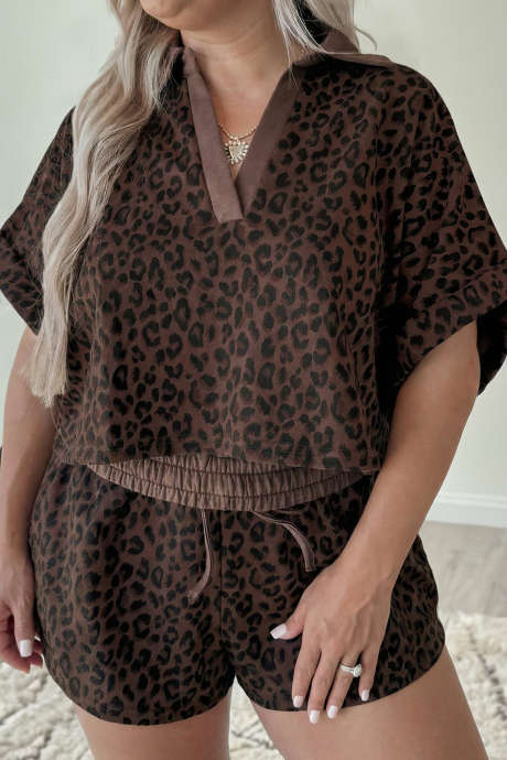 Ruskea plus-kokoinen leopardikuvioinen shortsit
