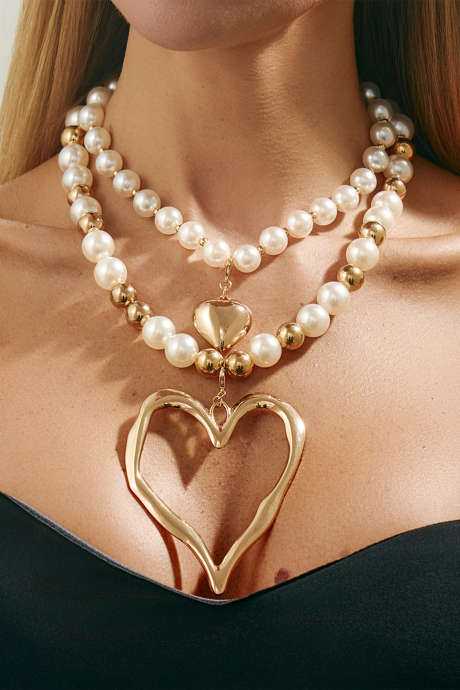 Zestaw naszyjników z zawieszkami w kształcie serca i perełkami w kolorze złotym, 2 sztuki