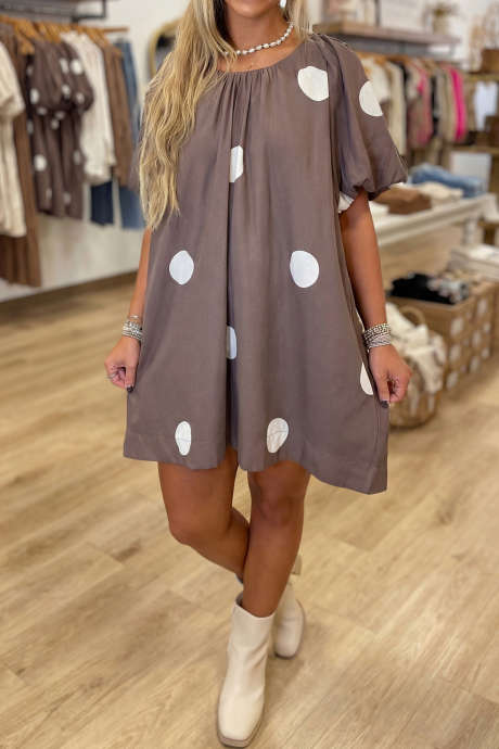 Ruskea pilkullinen solmuselkäinen lyhythihainen väljä minimekko