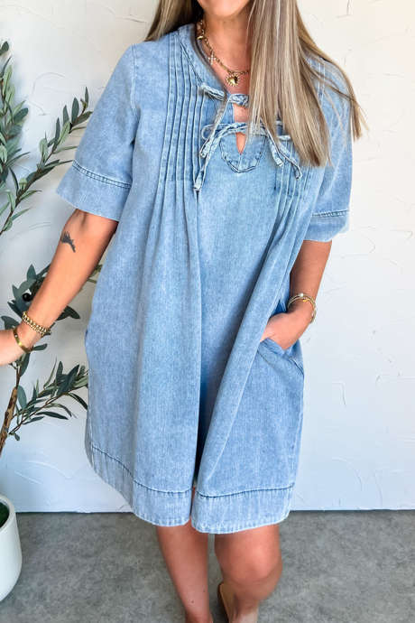 Sukienka Myosotis z kokardą i dekoltem w serek, plisowana, z krótkim rękawem i luźnym jeansem