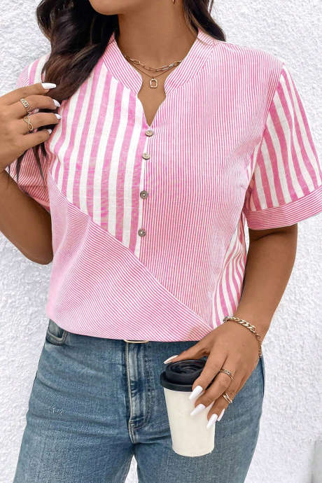 Różowy top w paski z wycięciem przy szyi, zapinany na guziki, z krótkim rękawem i dużym rozmiarem