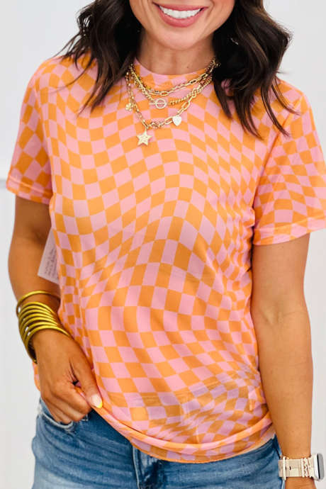 Oranžna mrežasta majica s karo potiskom in lažnim ovratnikom