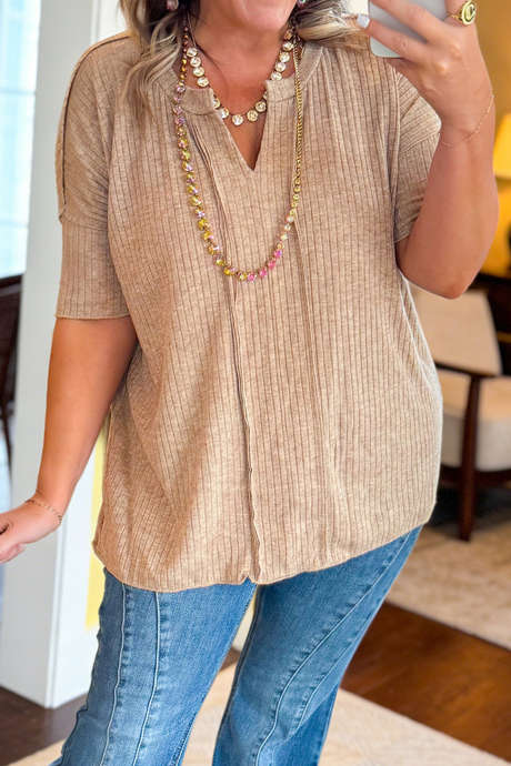 Parchment Plus -kokoinen ribbineulottu raakasauma, lovipääntie ja väljä toppi