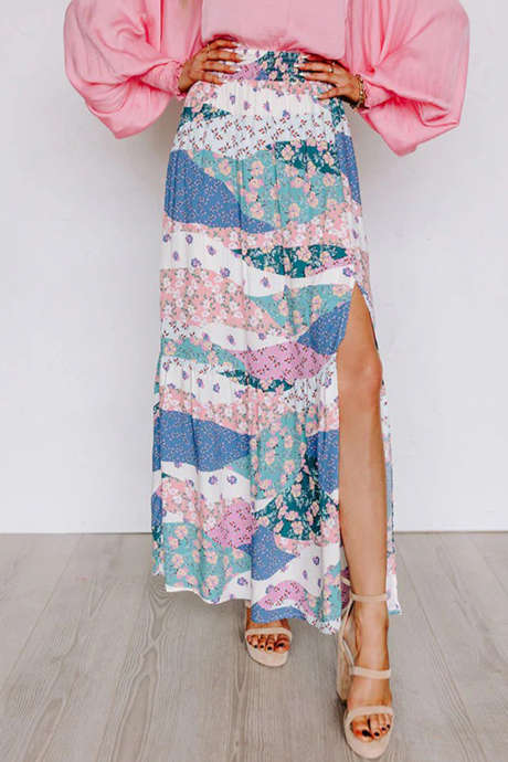 Spódnica maxi z rozcięciem i elastyczną talią w wielokolorowym, kwiatowym nadrukiem