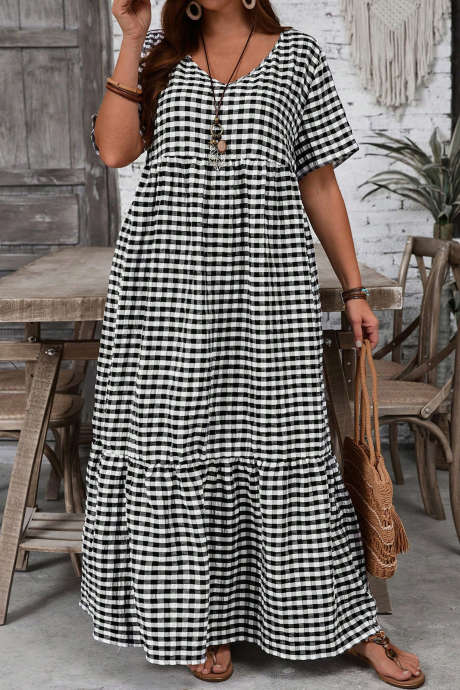 Czarna sukienka maxi w kratkę gingham z krótkim rękawem i falbaną w dużym rozmiarze