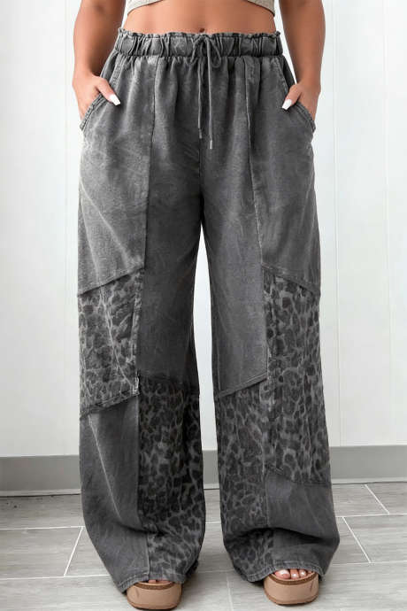 Tummanharmaat leopardikuvioiset mineraalipesuhousut leveälahkeisilla materiaaleilla