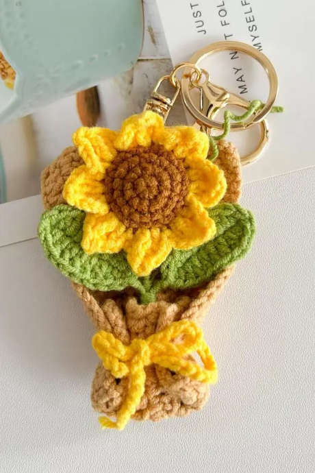 Żółty bukiet słoneczników, szydełkowy brelok do kluczy, akcesorium do torby