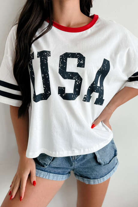 Valkoinen USA-kirjainkuvioinen raidallinen yliopistotason t-paita pyöreällä pääntiellä