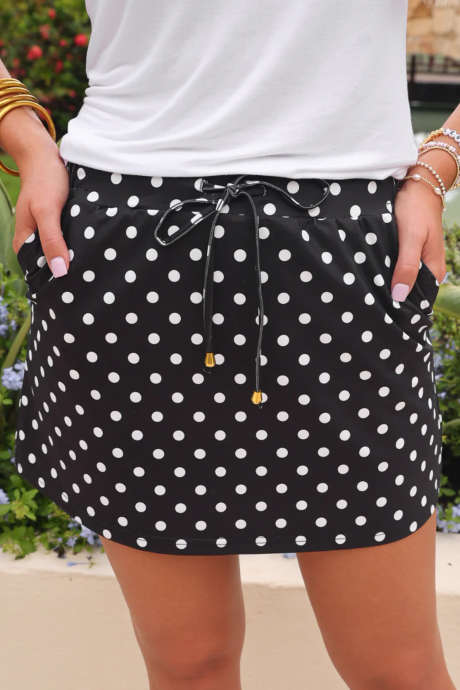 Musta pilkullinen hame