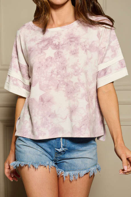 ピンクのタイダイ柄スタープリント、ローシームストライプスリーブルーズTシャツ