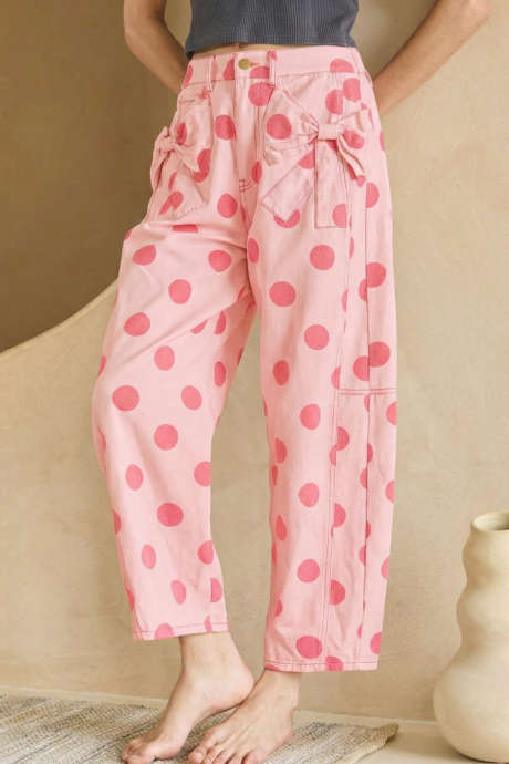 Rosa prickiga jeans med rosett och fickor