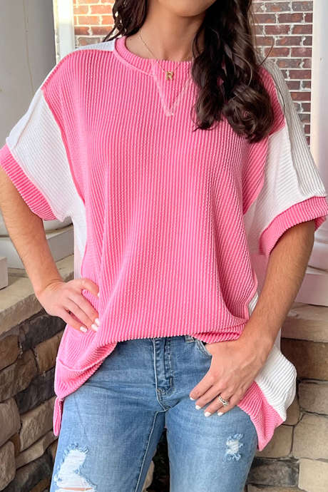 Růžová tunika Sachet s krouceným žebrováním, odhalenými švy a barevnými bloky v patchworkovém stylu